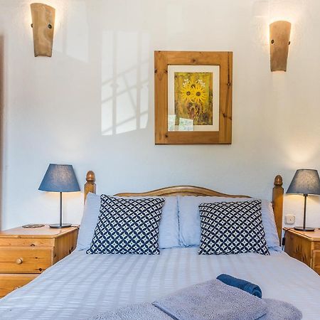 Casa Mundo - 16Th Century Traditional White Village House With Pool Pinos del Valle Exterior photo
